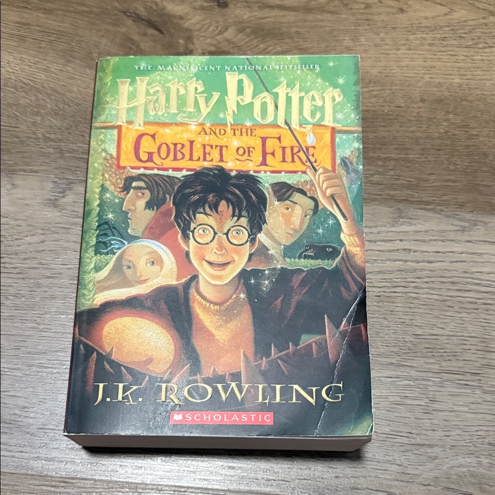 Scholastic Harry Potter and the Goblet of Fire - Green and Red Cover